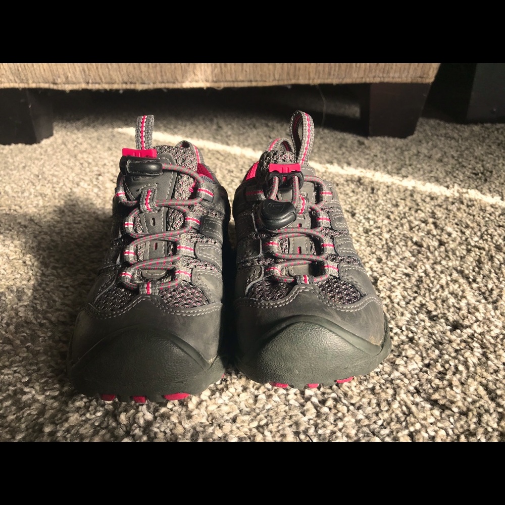 Toddler girls Keens hiking shoes